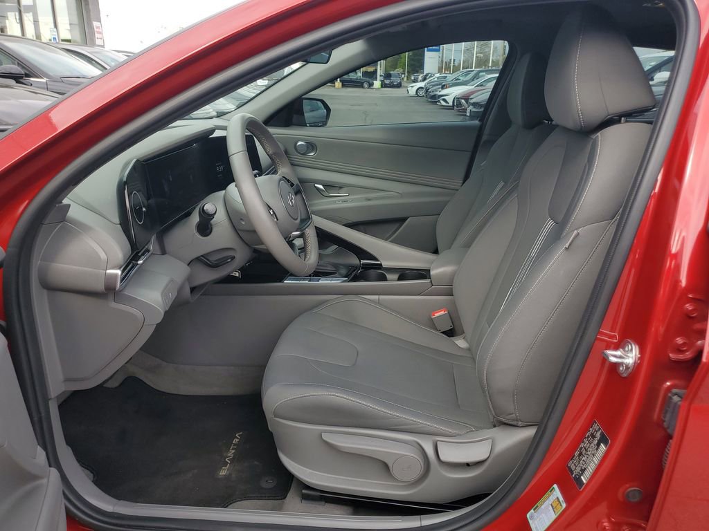 Used 2024 Hyundai Elantra SEL w/ Convenience Package FWD image 12