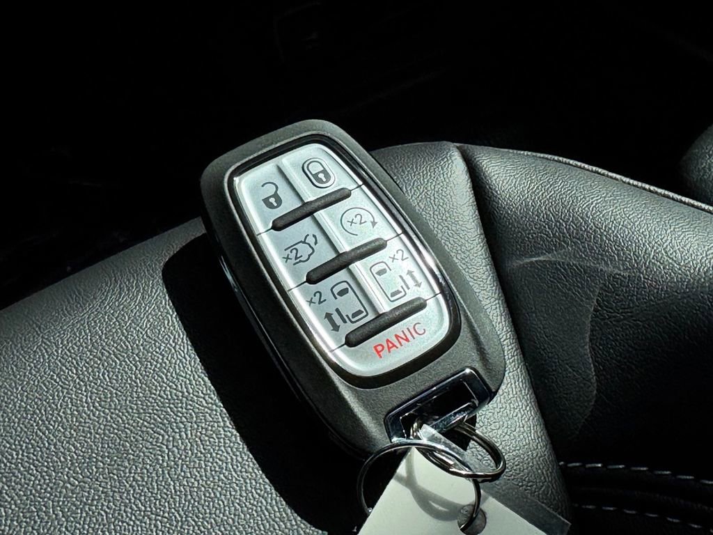 New 2026 Chrysler Pacifica Select image 28