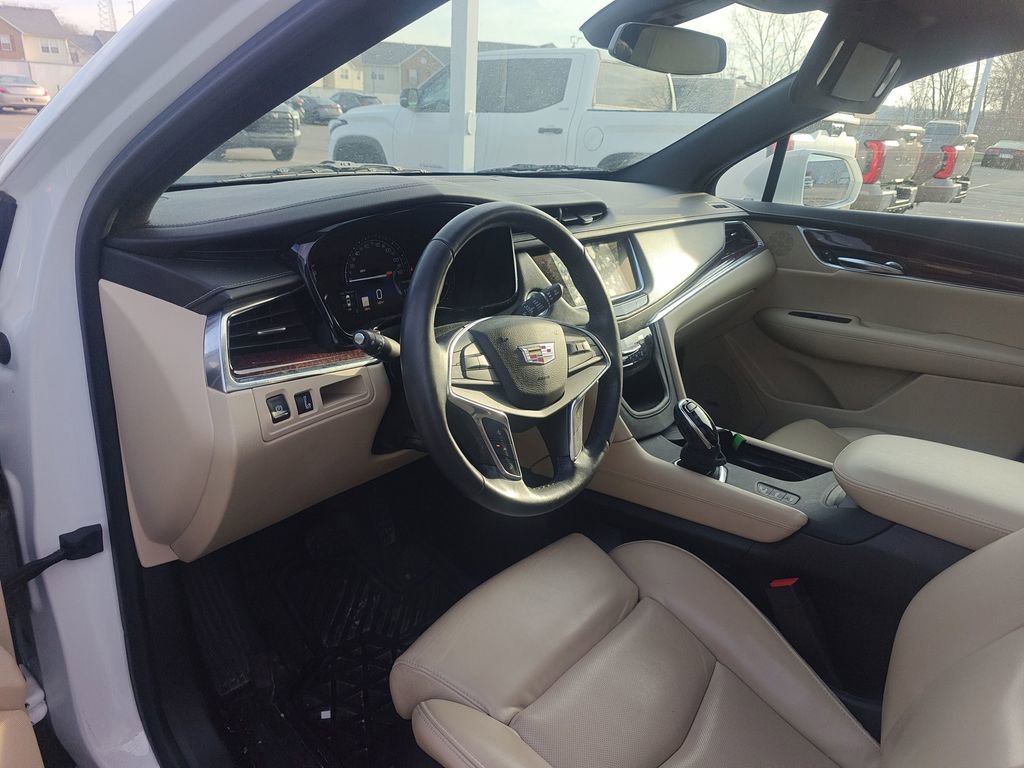 Used 2017 Cadillac XT5 Luxury w/ Driver Awareness Package image 9