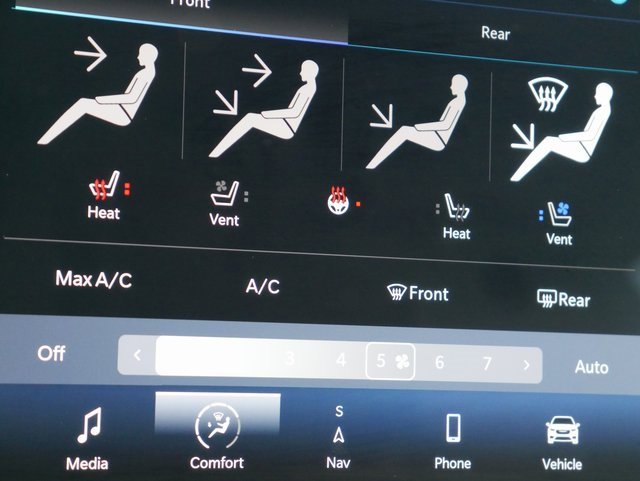 Used 2023 Chrysler Pacifica Limited w/ S Appearance Package image 23