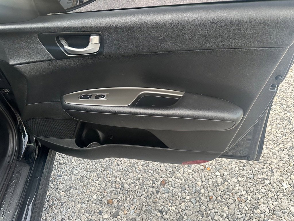 Used 2020 Kia Optima LX image 27