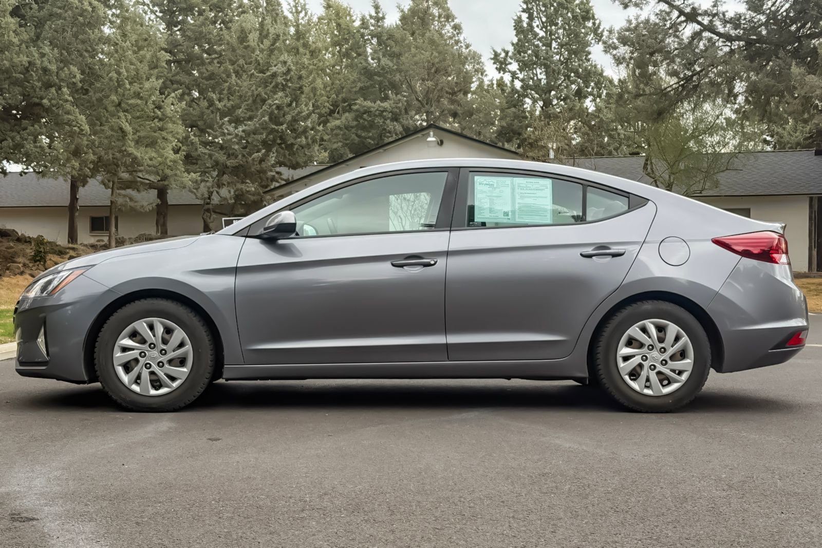 Used 2019 Hyundai Elantra SE w/ Cargo Package FWD image 8