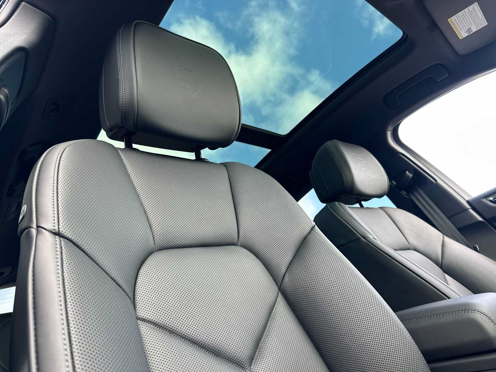 New 2025 Porsche Macan AWD/4WD image 17