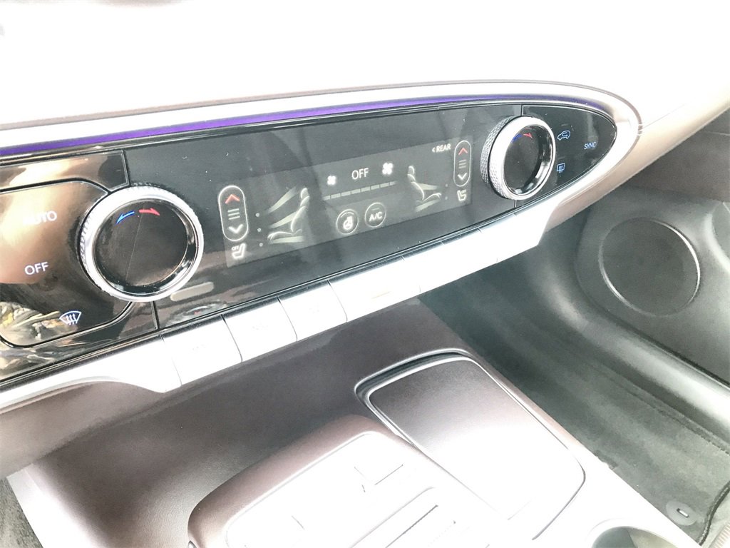 Used 2024 Genesis GV70 2.5T w/ Advanced Package image 19