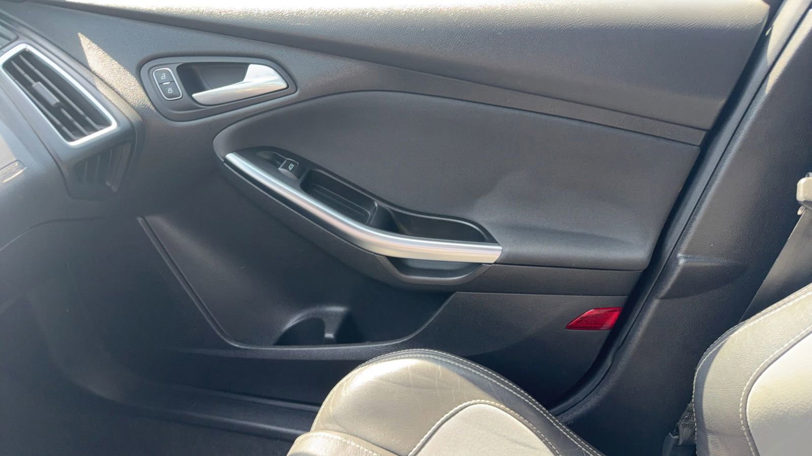 Used 2018 Ford Focus ST w/ Equipment Group 401A FWD image 29