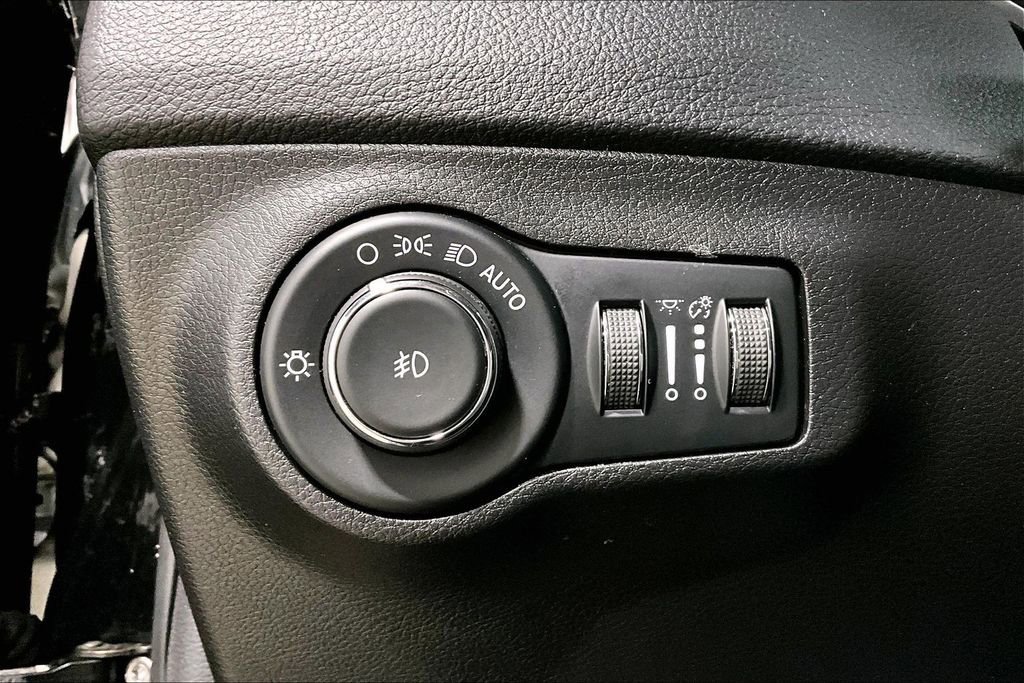 Used 2020 Jeep Compass Latitude image 16