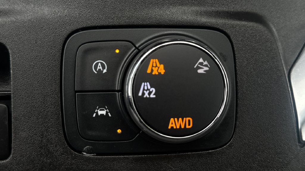 Used 2022 Chevrolet Traverse LS AWD/4WD image 35