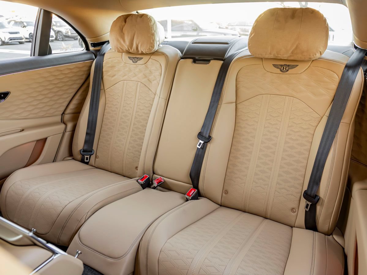 Used 2025 Bentley Flying Spur Plug-In Hybrid AWD/4WD image 26