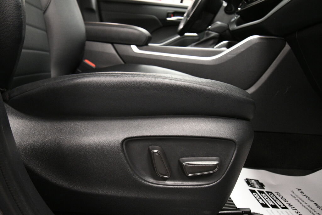 Certified 2023 Toyota Highlander XLE image 31