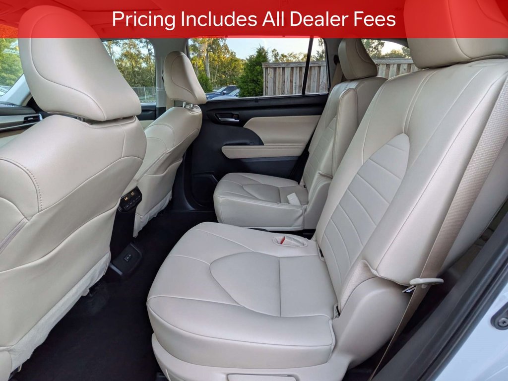 Used 2024 Toyota Highlander XLE FWD image 15