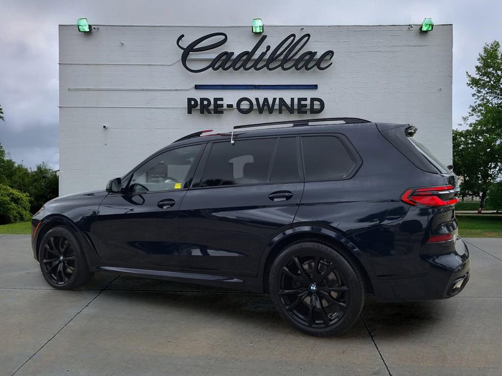 Used 2023 BMW X7 xDrive40i w/ M Sport Package AWD/4WD image 5