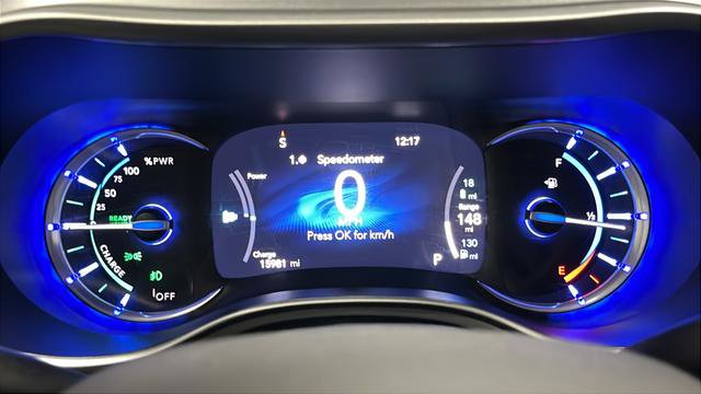 Used 2024 Chrysler Pacifica Limited FWD image 16