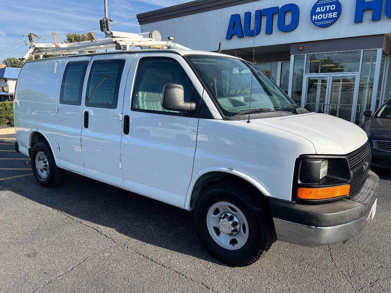 Used 2014 Chevrolet Express 2500 w/ Cold Climate Package RWD image 3