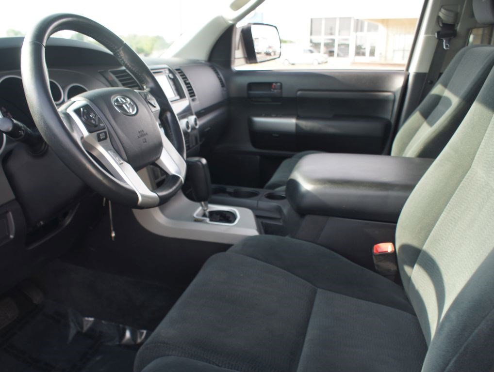 Used 2017 Toyota Sequoia SR5 w/ Sport Appearance Package AWD/4WD image 13