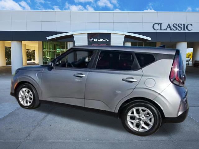 Used 2023 Kia Soul LX w/ LX Technology Package image 5