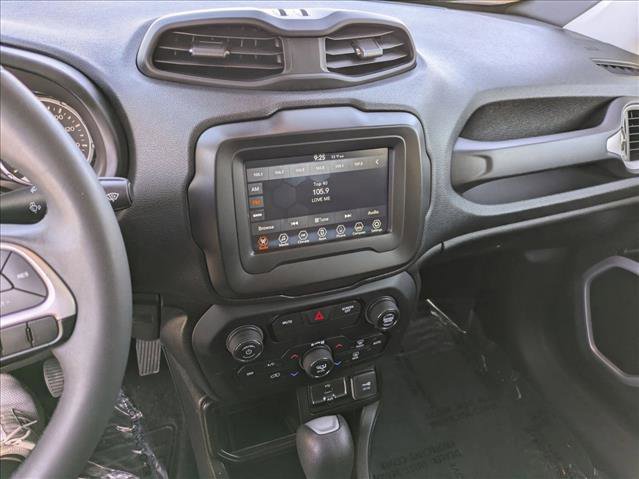 Used 2020 Jeep Renegade Latitude image 11