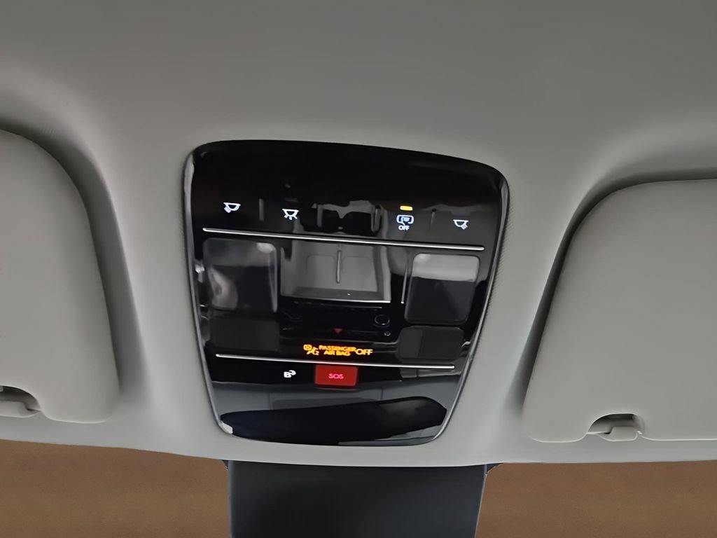 Certified 2025 Hyundai Santa Fe SEL image 30