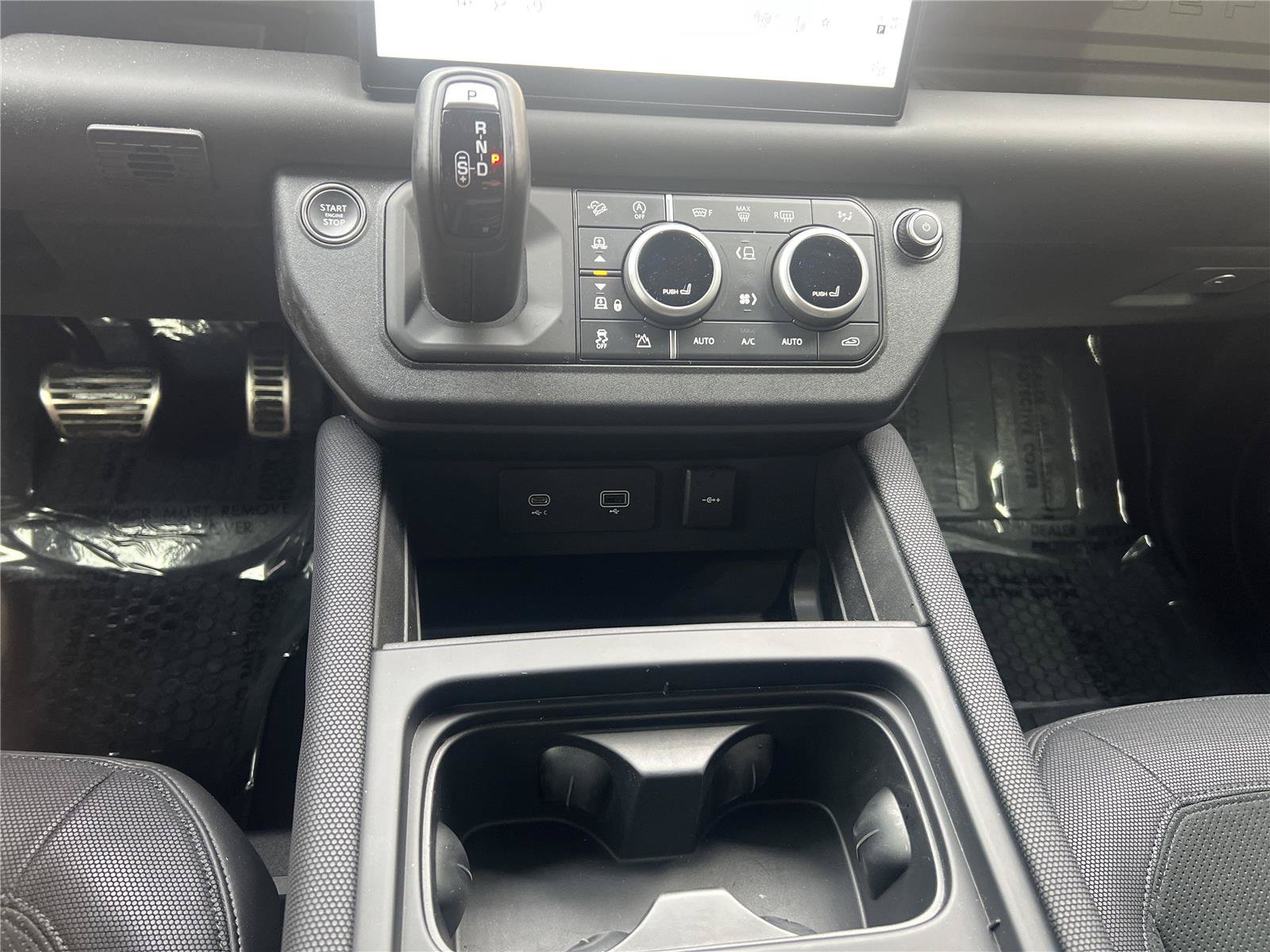 Used 2024 Land Rover Defender 110 V8 AWD/4WD image 16