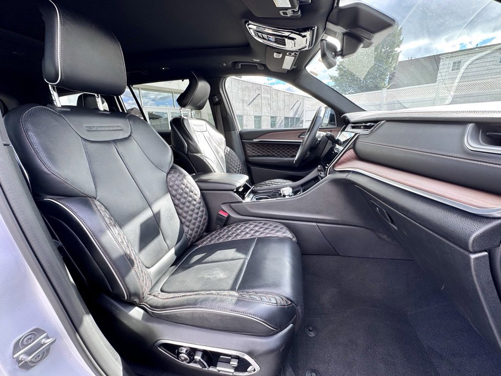 Certified 2022 Jeep Grand Cherokee L Summit w/ Luxury Tech Group V image 19