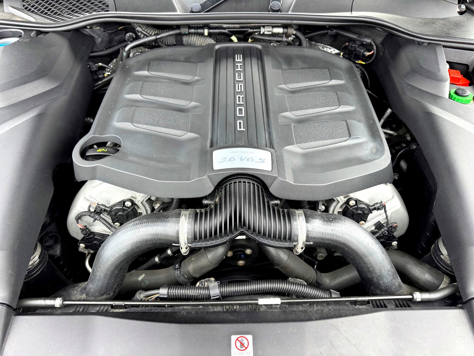 Used 2015 Porsche Cayenne S image 4