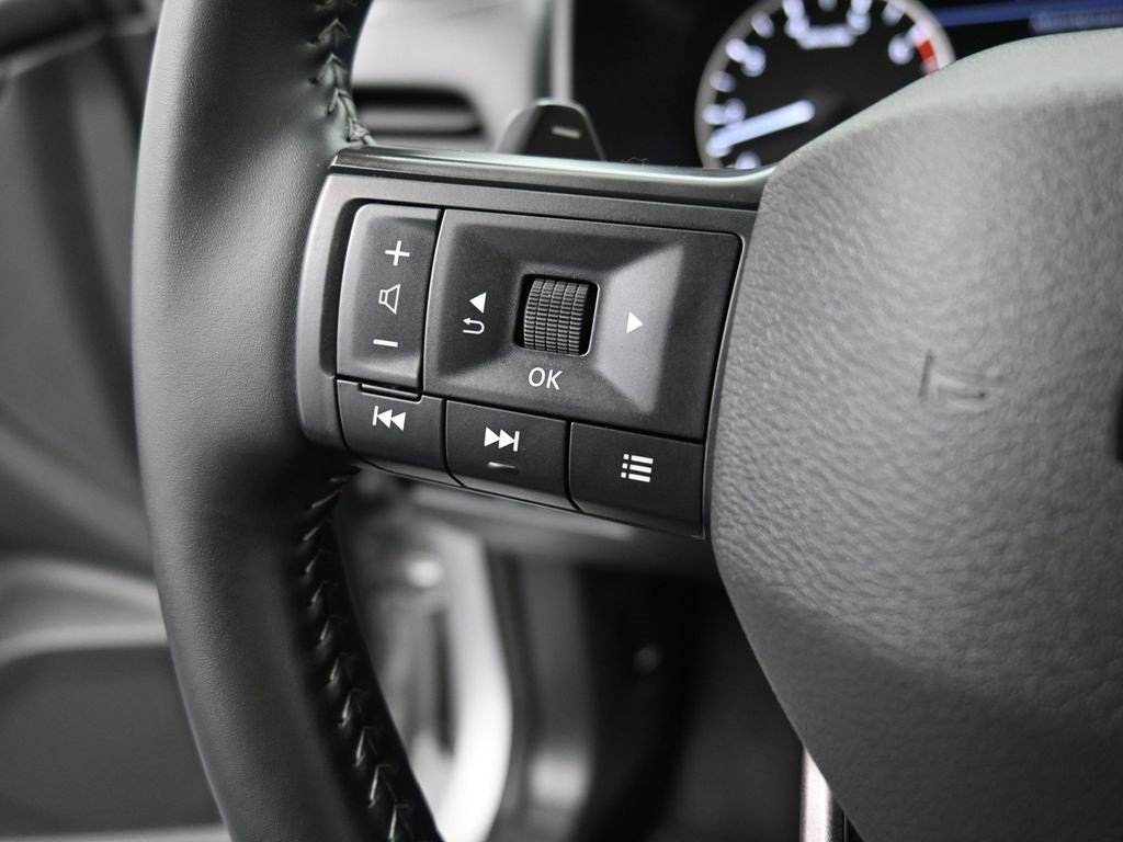 Used 2025 Nissan Rogue SV image 30