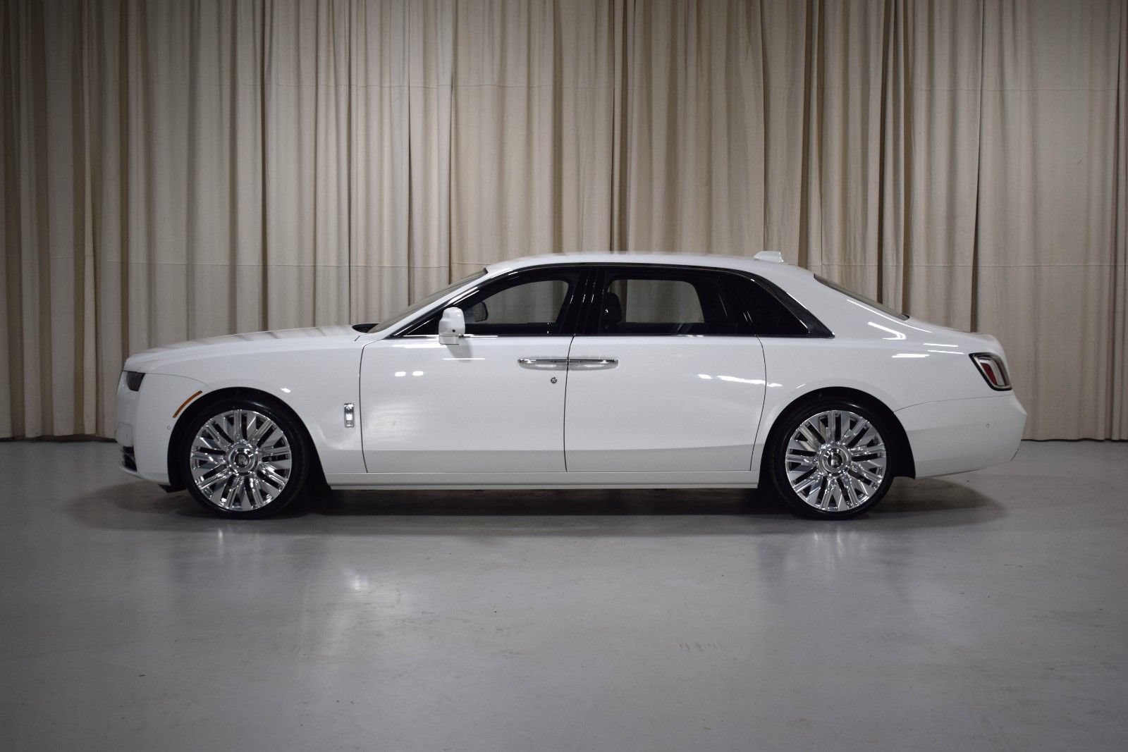 New 2026 Rolls-Royce Ghost Extended Wheelbase AWD/4WD image 3