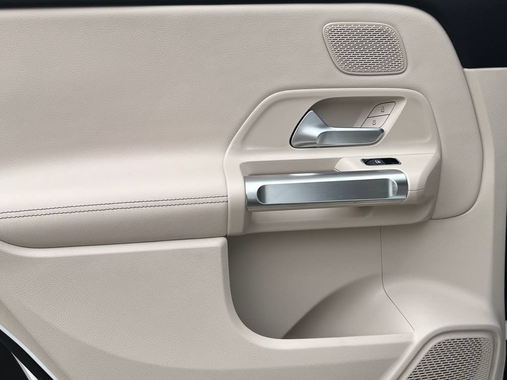 New 2026 Mercedes-Benz GLB 250 4MATIC image 35