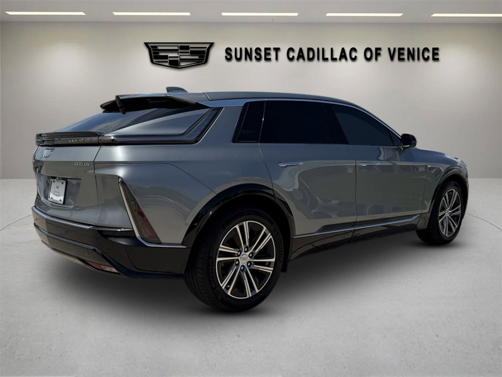 Certified 2024 Cadillac Lyriq Luxury AWD/4WD image 3