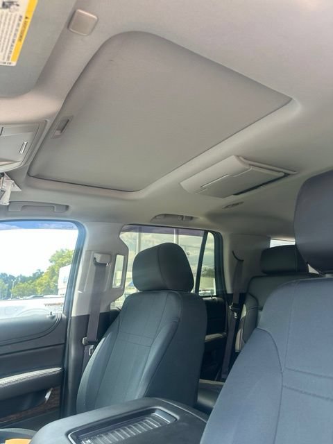 Used 2017 Chevrolet Tahoe LT w/ LT Signature Package AWD/4WD image 3