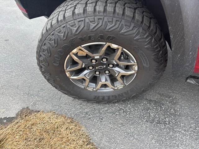 Used 2025 Chevrolet Colorado ZR2 w/ Technology Package image 28