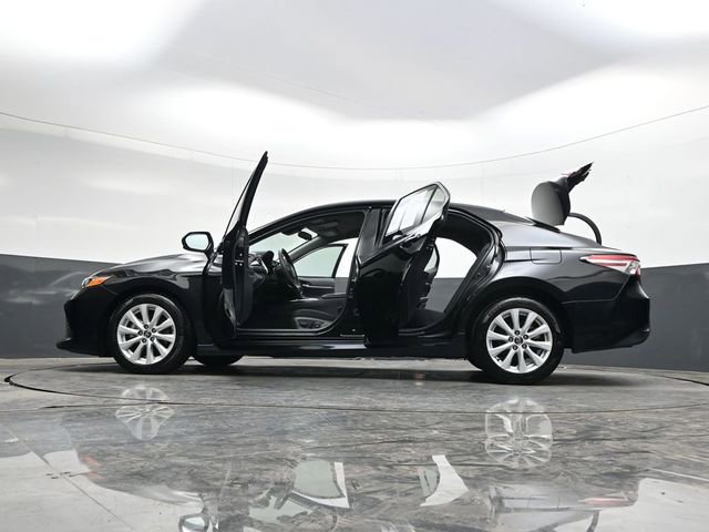 Used 2020 Toyota Camry LE image 38