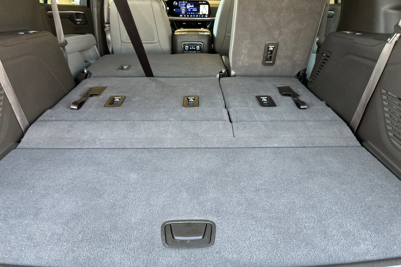 Used 2025 Chevrolet Tahoe LT RWD image 17