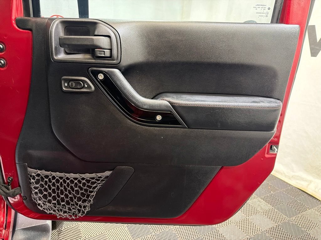 Used 2012 Jeep Wrangler Unlimited Sahara AWD/4WD image 9