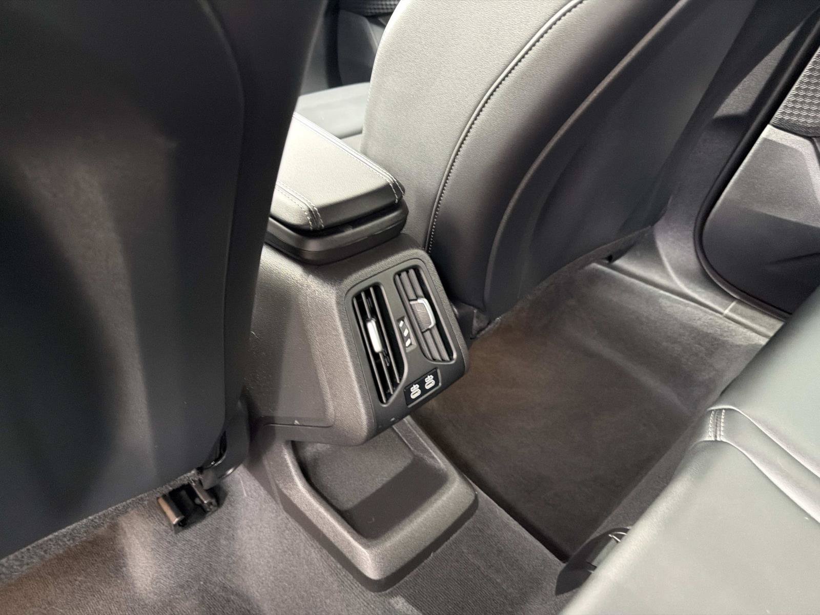 Certified 2025 BMW X2 xDrive28i AWD/4WD image 16