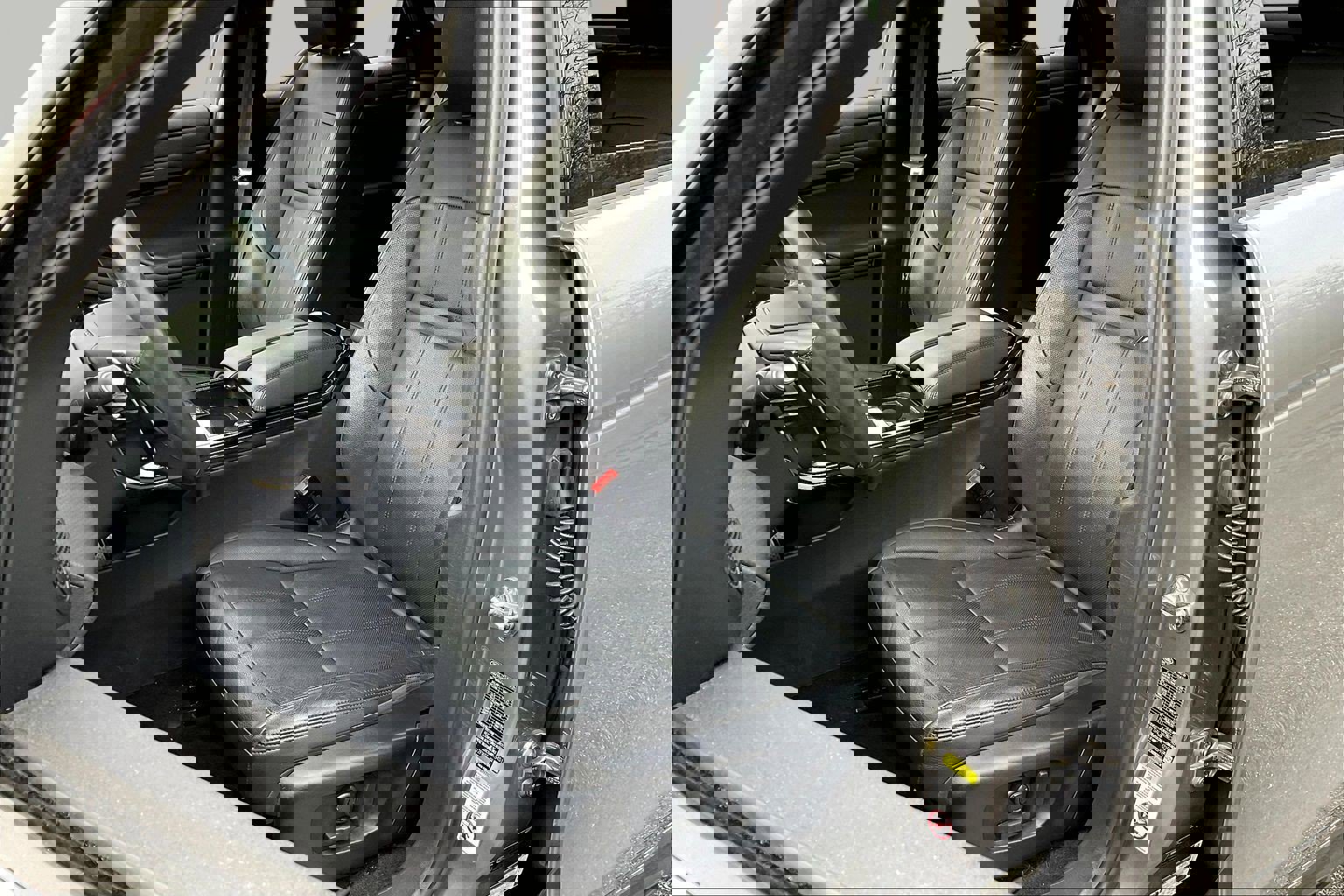 Used 2023 Land Rover Range Rover Evoque R-Dynamic S image 20