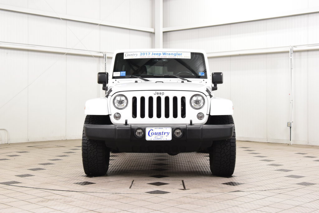 Used 2017 Jeep Wrangler Unlimited Rubicon w/ Cold Weather Group AWD/4WD image 3