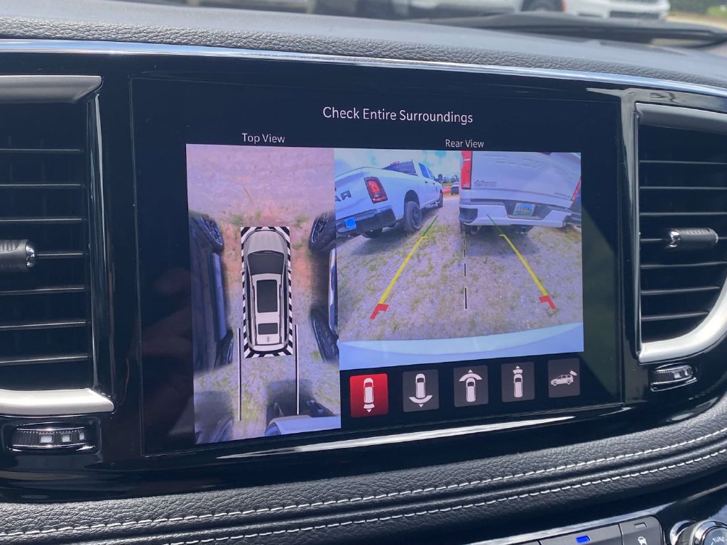 New 2027 Chrysler Pacifica Select w/ Family Tech Group FWD image 49