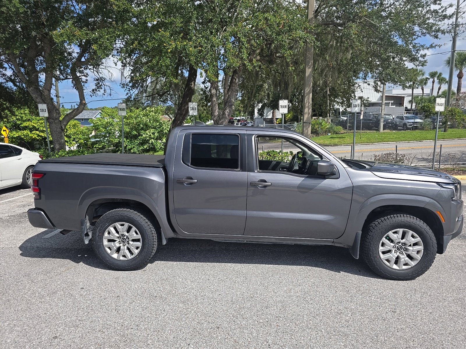 Used 2022 Nissan Frontier SV AWD/4WD image 8