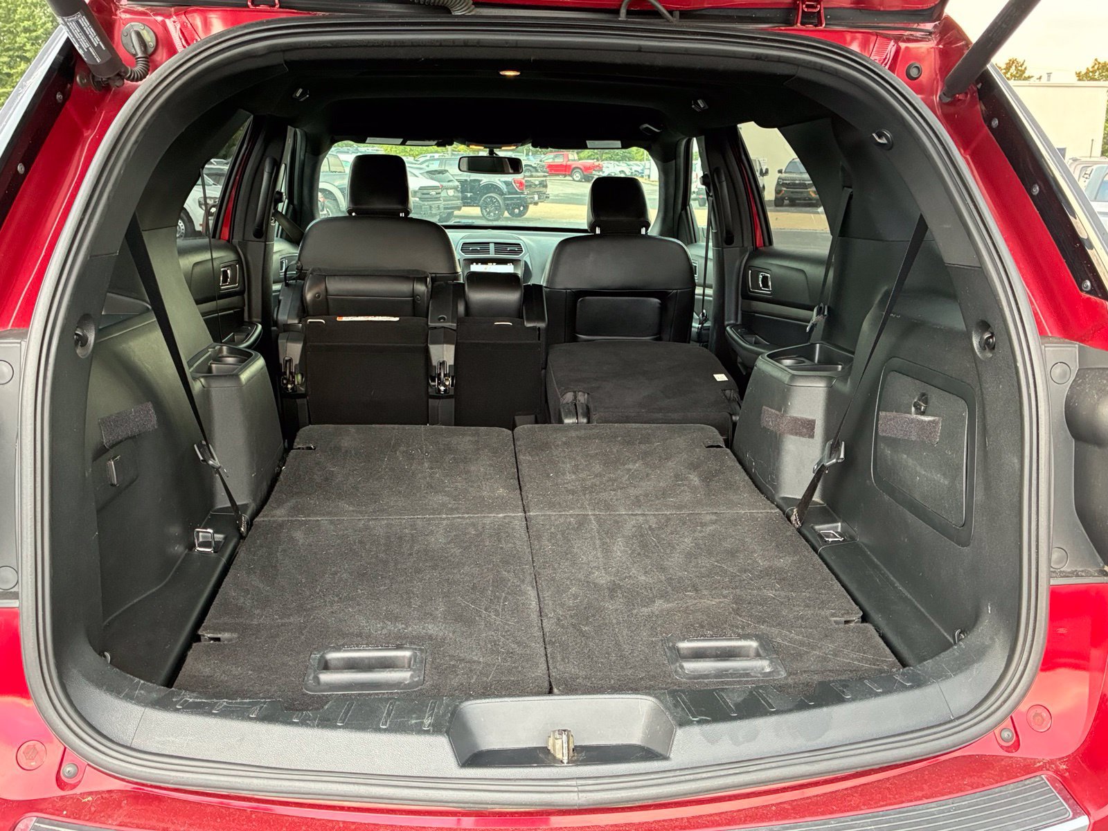 Used 2018 Ford Explorer XLT w/ Equipment Group 202A FWD image 17