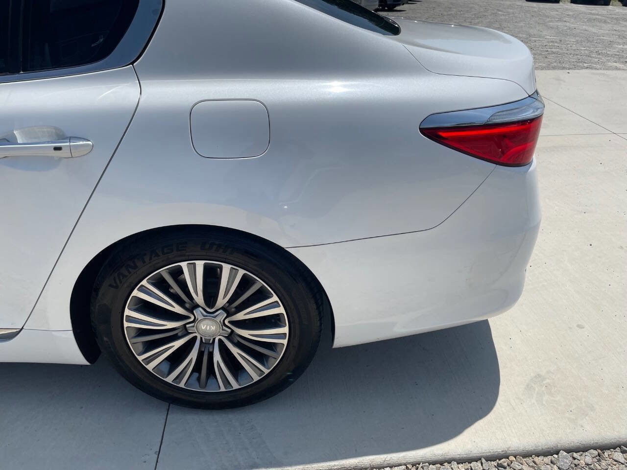 Used 2016 Kia K900 Luxury RWD image 37