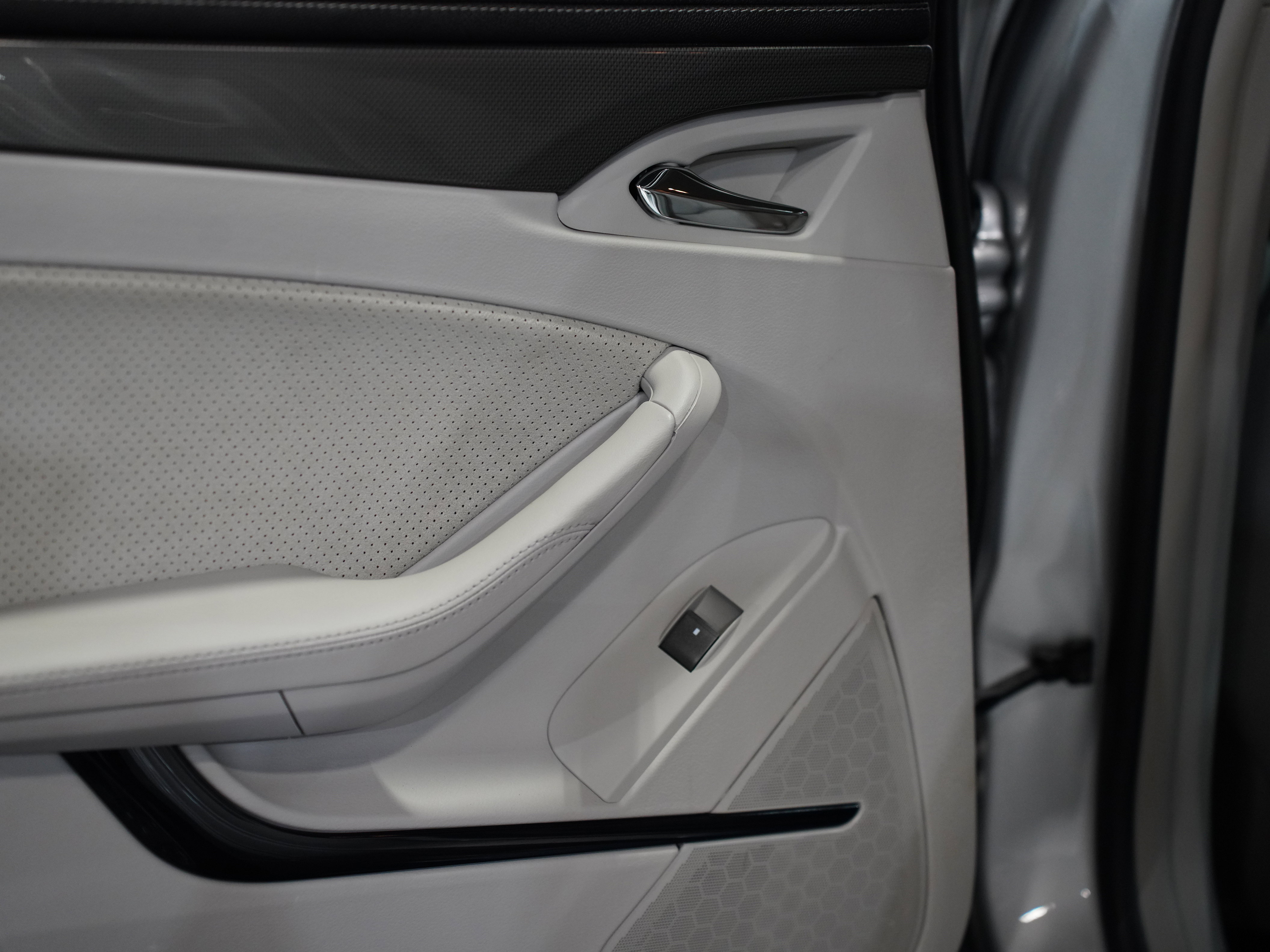 Used 2013 Cadillac CTS V image 27