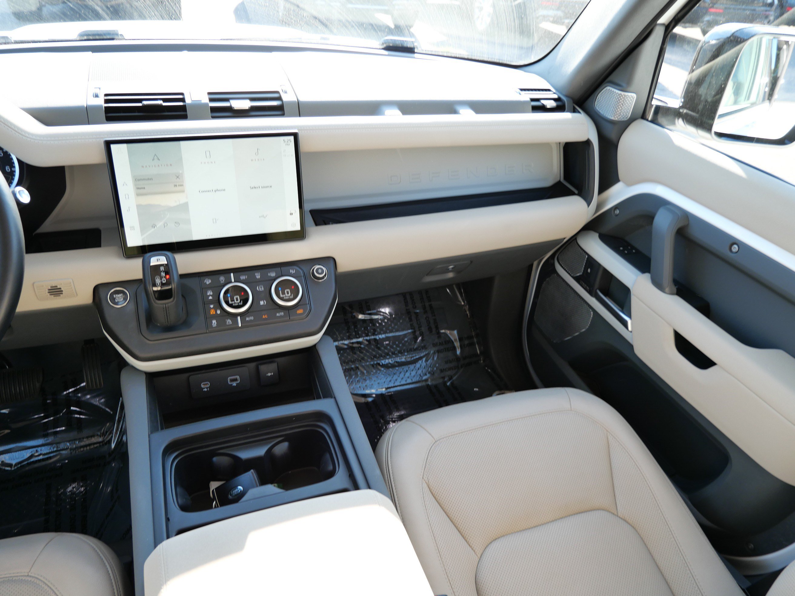 Used 2023 Land Rover Defender 130 SE AWD/4WD image 11