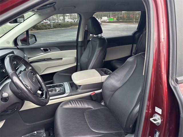 Used 2024 Kia Carnival LX image 14