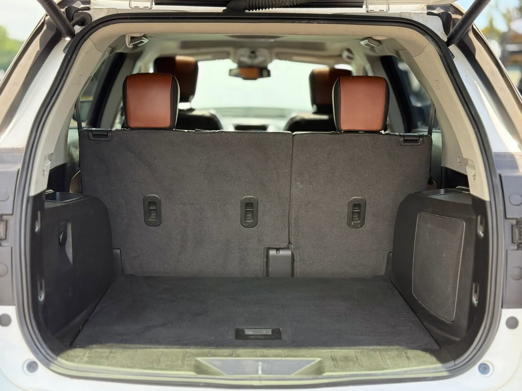 Used 2016 Chevrolet Equinox LTZ w/ Enhanced Convenience Package FWD image 28