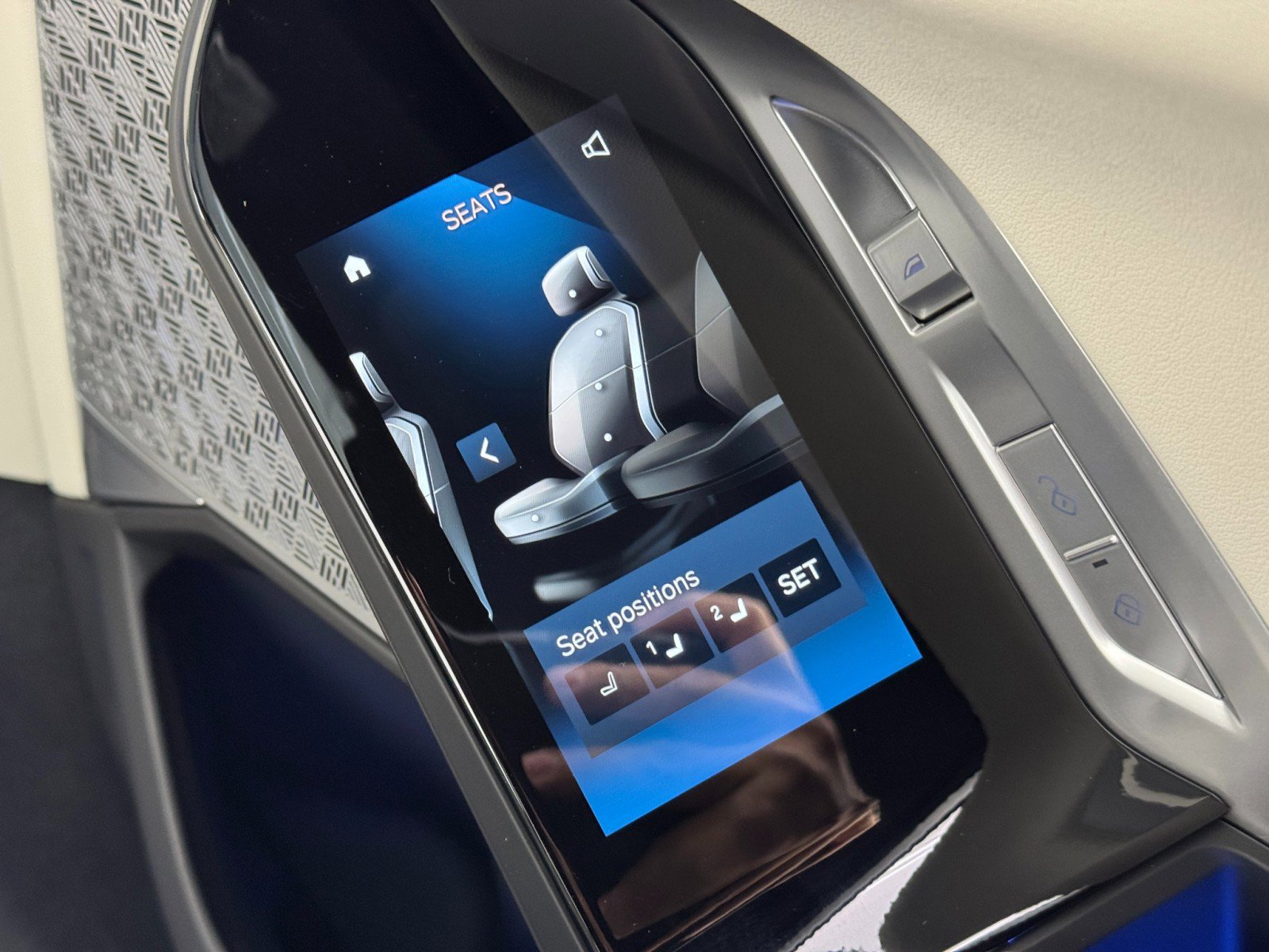 Used 2023 BMW i7 xDrive60 w/ Executive Package 2 image 44