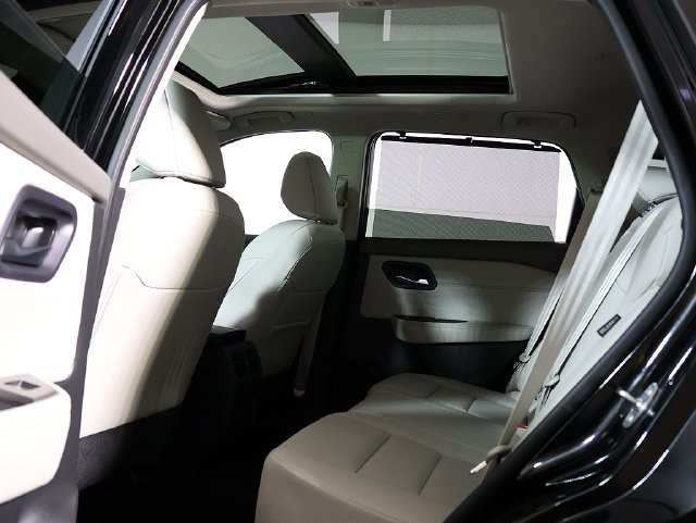 Used 2023 Nissan Rogue SV w/ SV Premium B Package FWD image 14