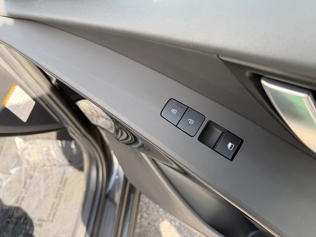 Used 2025 Kia Niro EX FWD image 32