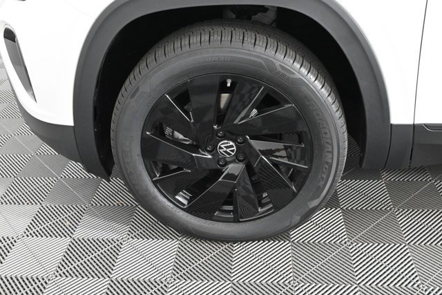 New 2026 Volkswagen Atlas Cross Sport SE image 29