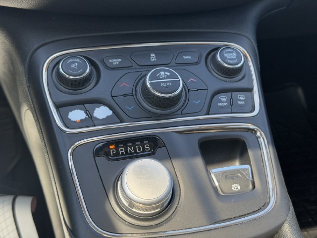 Used 2016 Chrysler 200 C w/ Premium Group FWD image 31