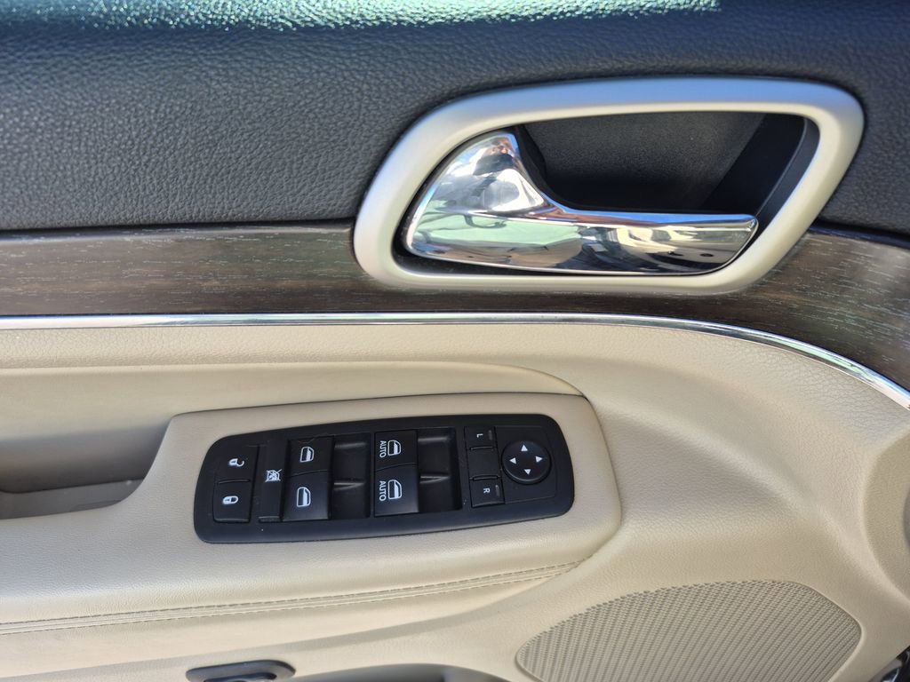 Used 2017 Jeep Grand Cherokee Limited w/ Luxury Group II image 8